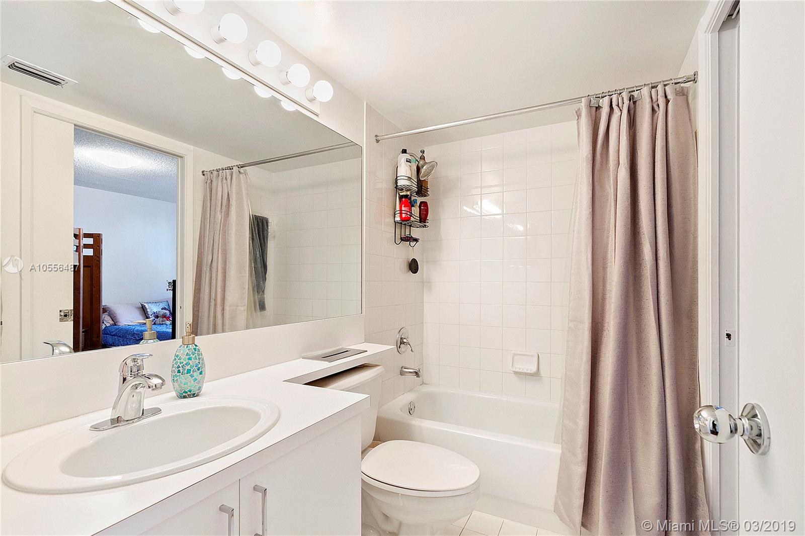 THE YACHT CLUB AT AVENTURA - Residential