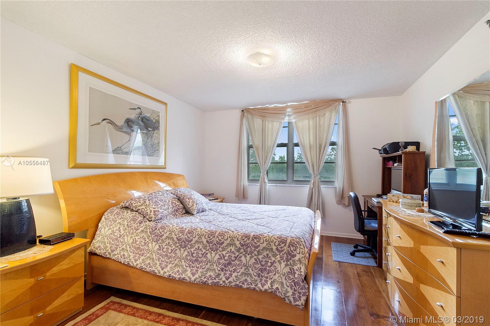 THE YACHT CLUB AT AVENTURA - Residential