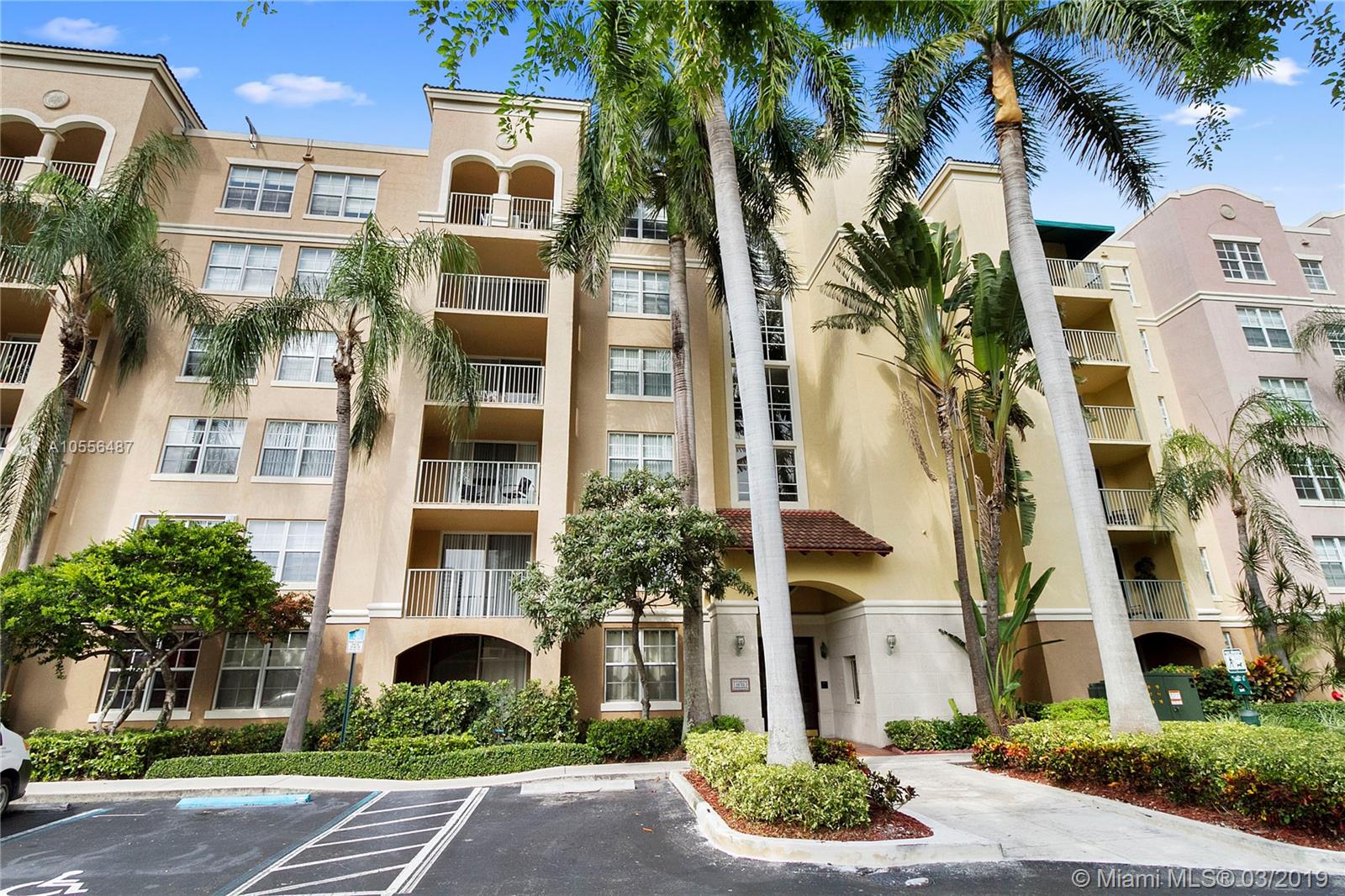 THE YACHT CLUB AT AVENTURA - Residential