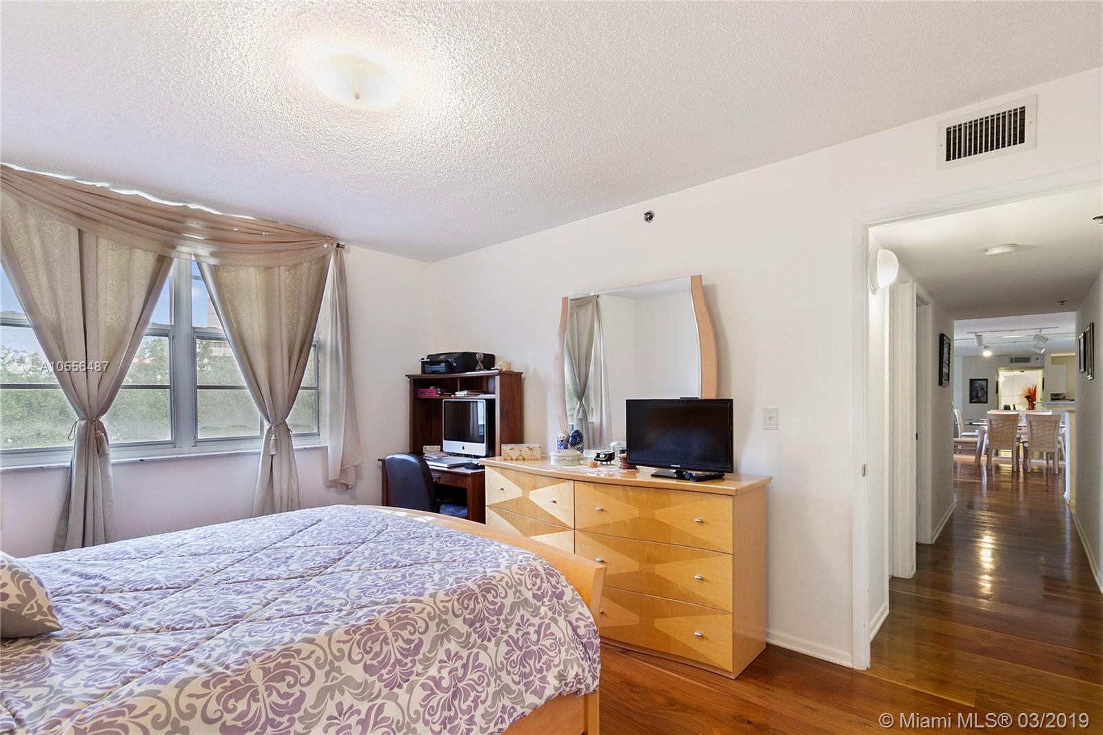 THE YACHT CLUB AT AVENTURA - Residential