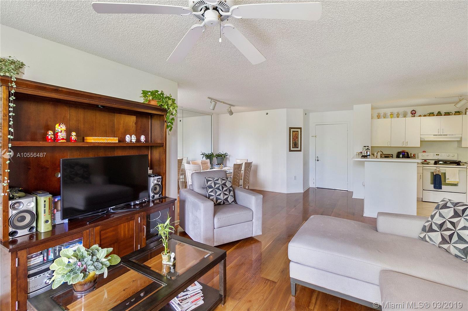 THE YACHT CLUB AT AVENTURA - Residential