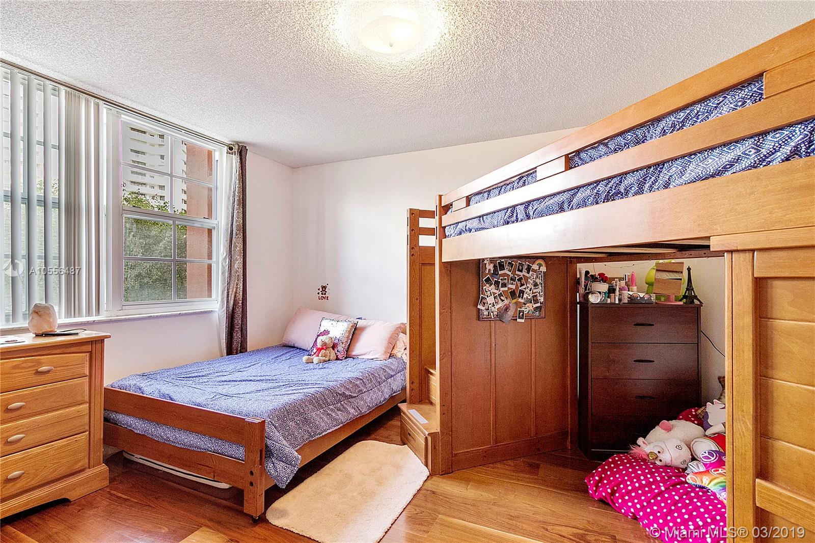 THE YACHT CLUB AT AVENTURA - Residential