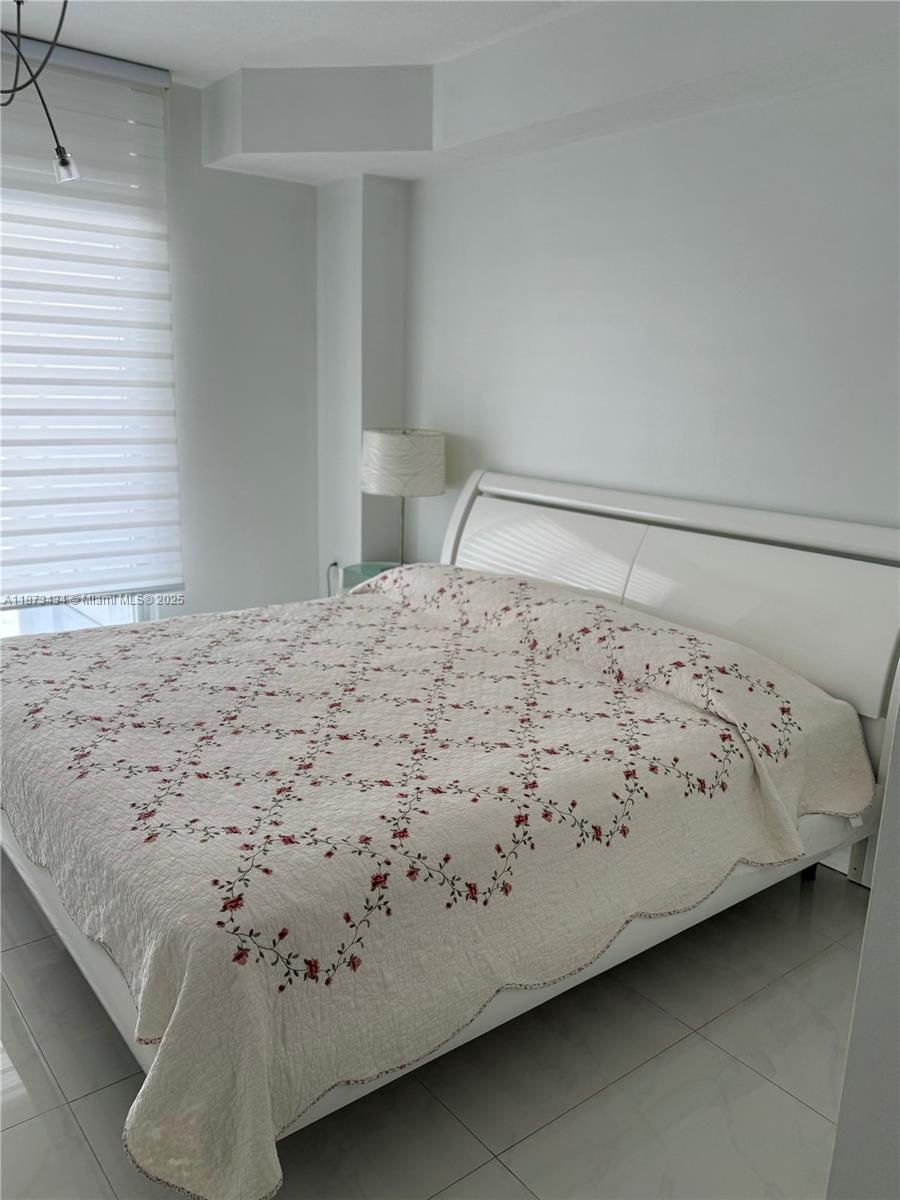 GOLDEN BAY CLUB CONDO - Residential Lease