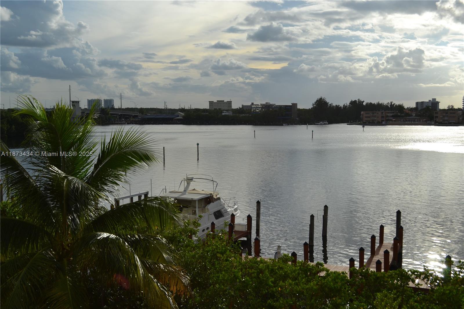 GOLDEN BAY CLUB CONDO - Residential Lease