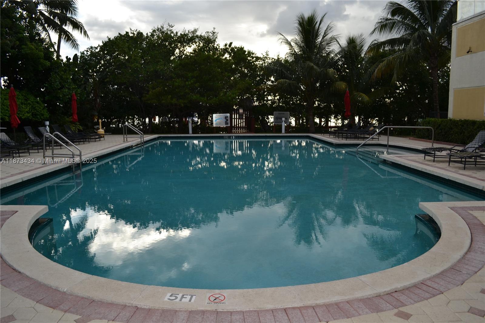 GOLDEN BAY CLUB CONDO - Residential Lease