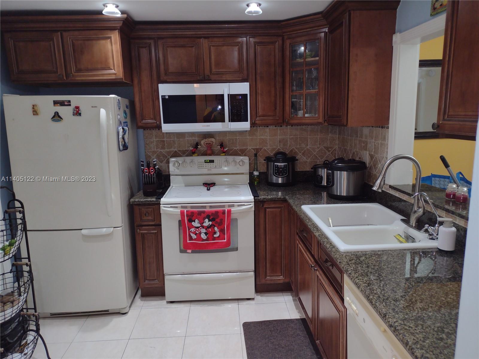 POLYNESIAN GARDENS CONDOM - Residential Lease