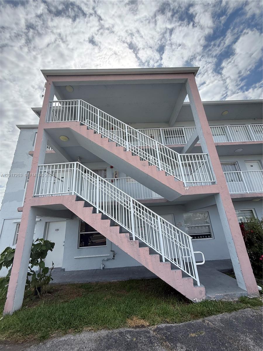 PARADISE AT SUNSET CONDO - Residential