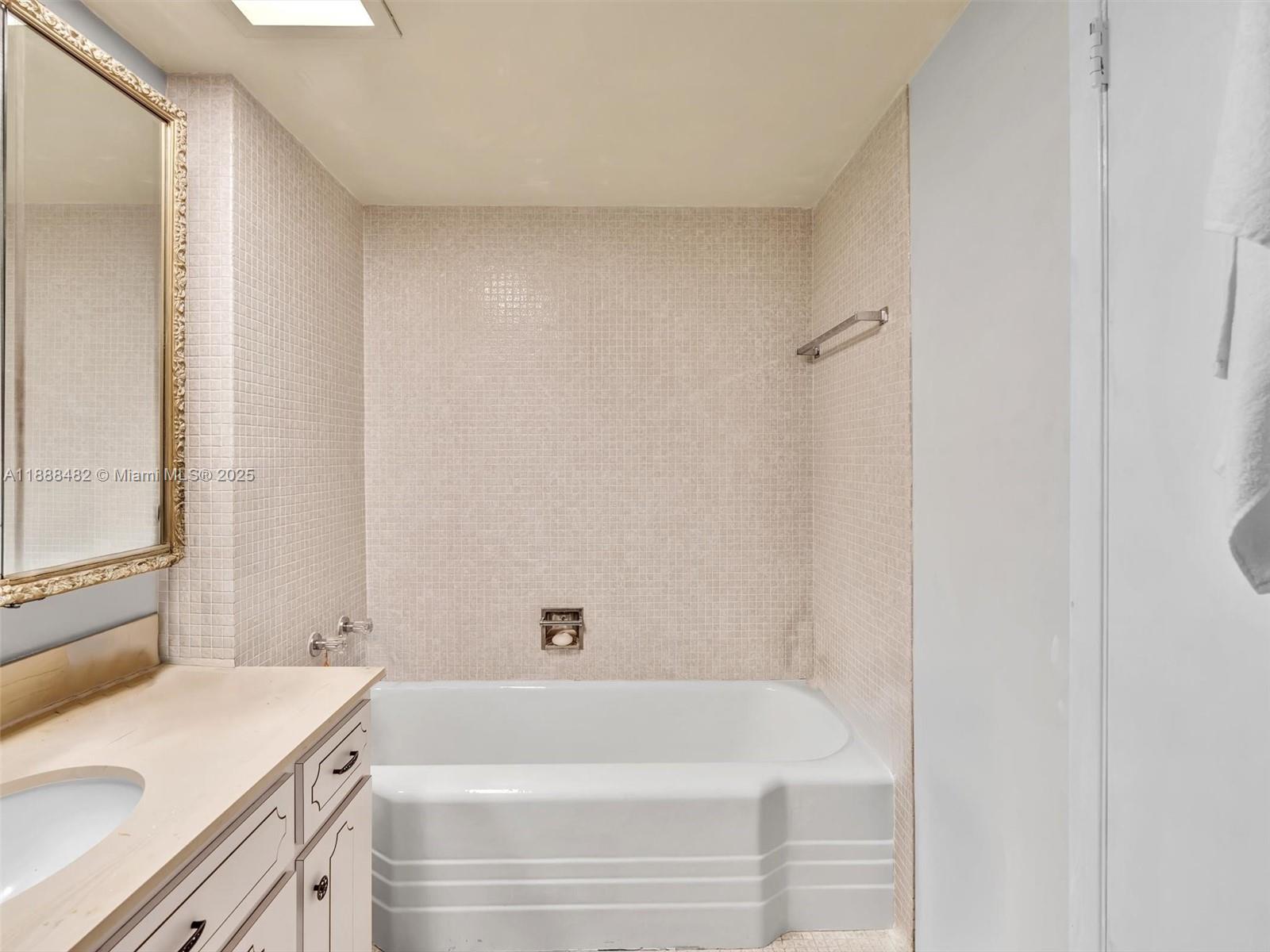 CANONGATE CONDO NO ONE - Residential