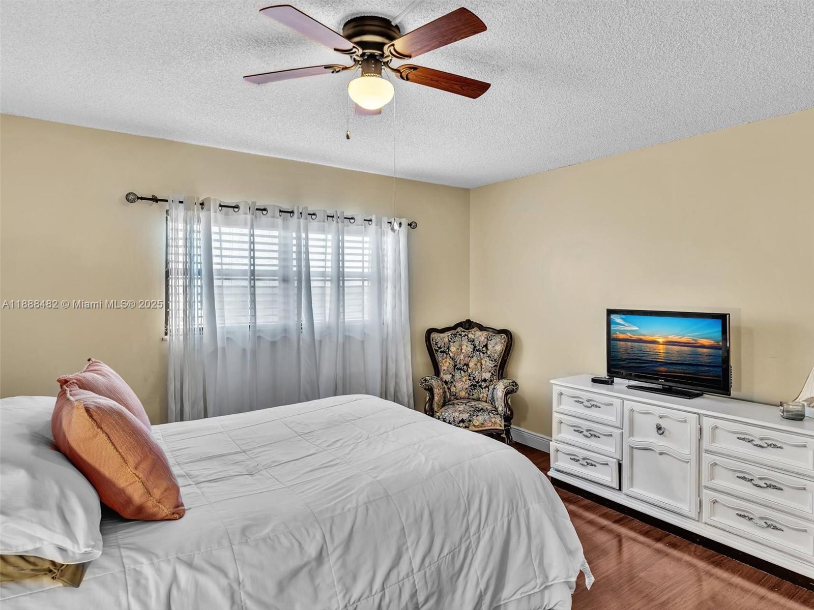 CANONGATE CONDO NO ONE - Residential