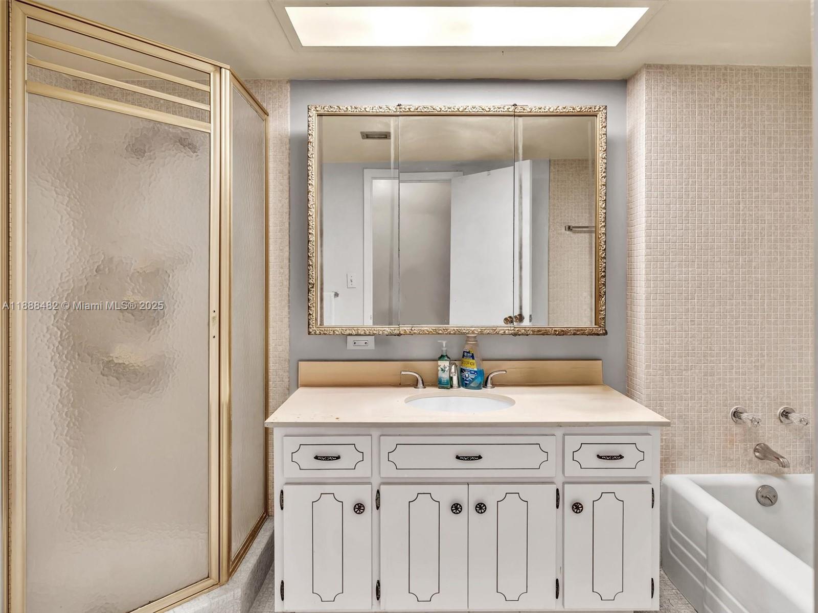 CANONGATE CONDO NO ONE - Residential