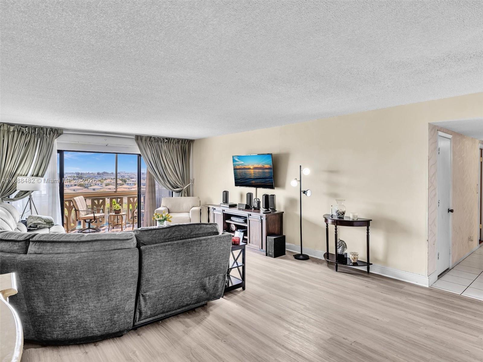 CANONGATE CONDO NO ONE - Residential