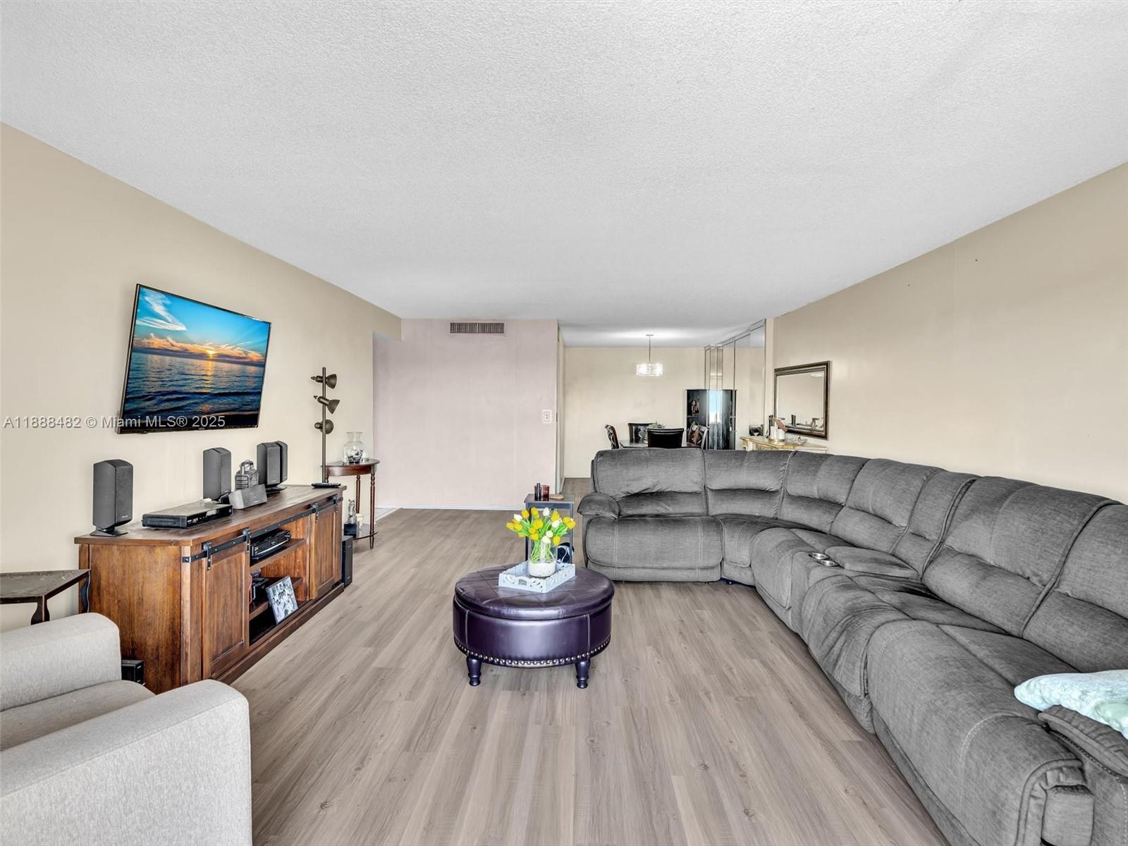 CANONGATE CONDO NO ONE - Residential