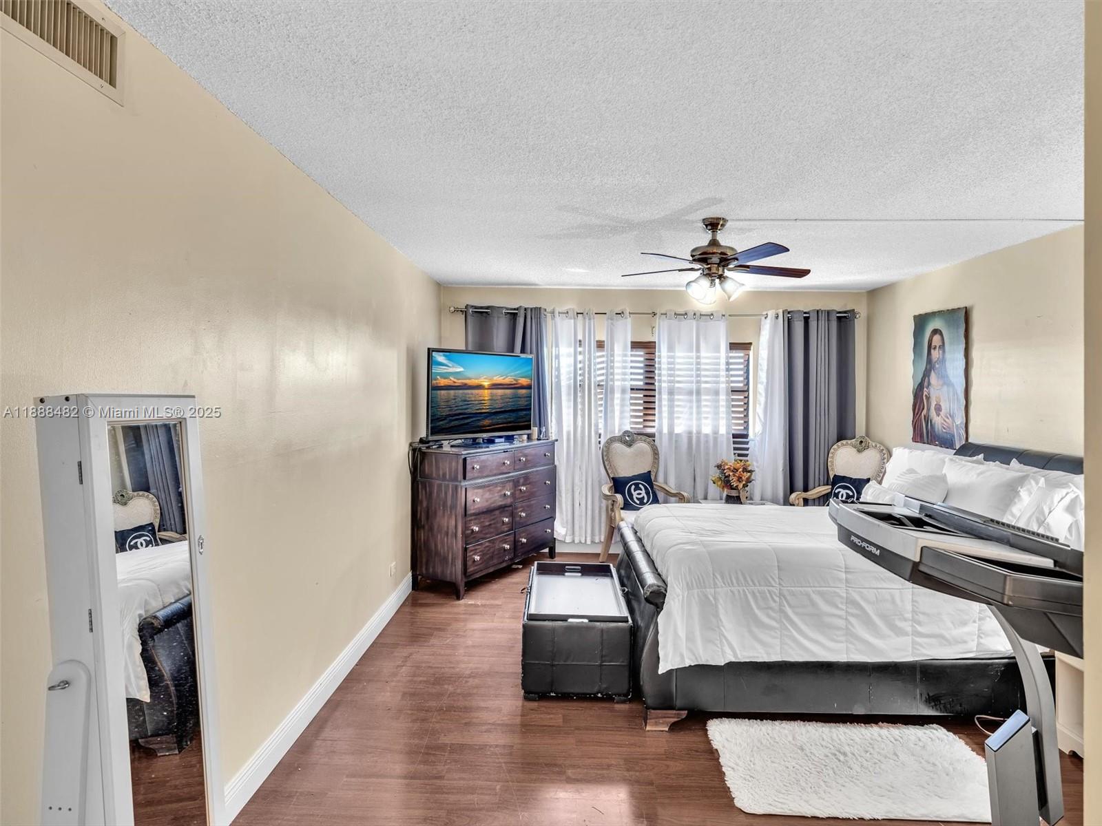 CANONGATE CONDO NO ONE - Residential