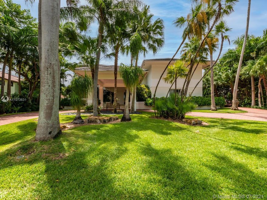 Opportunity to buy in Cocoplum ,great gated community with 24 hour security.
This beautiful house offers  has high ceilings throwout ,double high in the entrance and living room and dining room. Lots of natural light and vary spacious areas. The house has marble floors. There are 2 bedrooms on the first floor, 4 bedrooms on the second floor plus family area. Large kitchen and breakfast area, opens to a spacious family room.
The outside area features a bar and terraces overlooking the  private pool and jacuzzi.
There is a basketball court, 8 tennis courts a common heated pool, gym, club house and children’s playground.