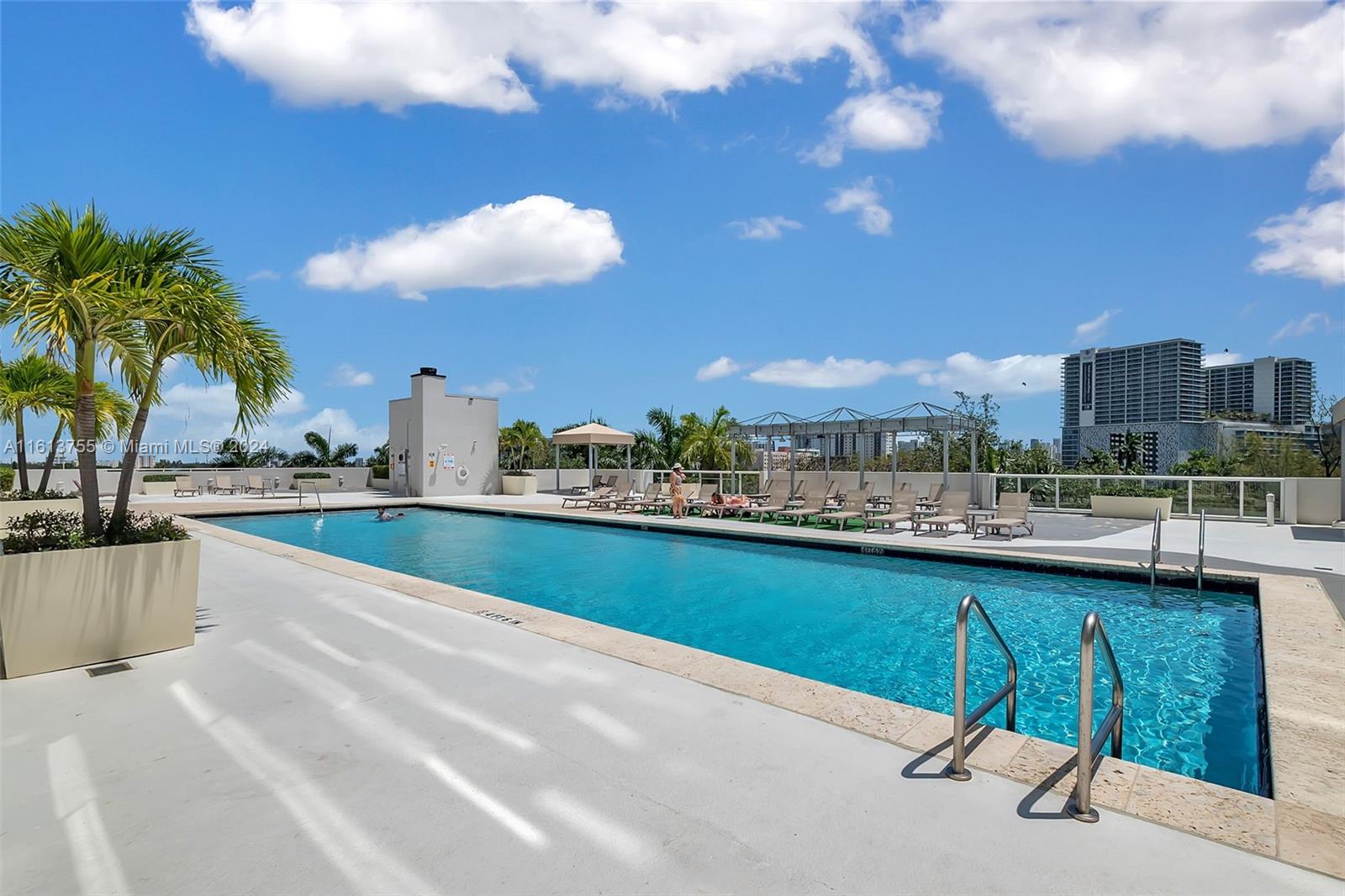 TERRAZAS RIVERPARK VILLAG - Residential