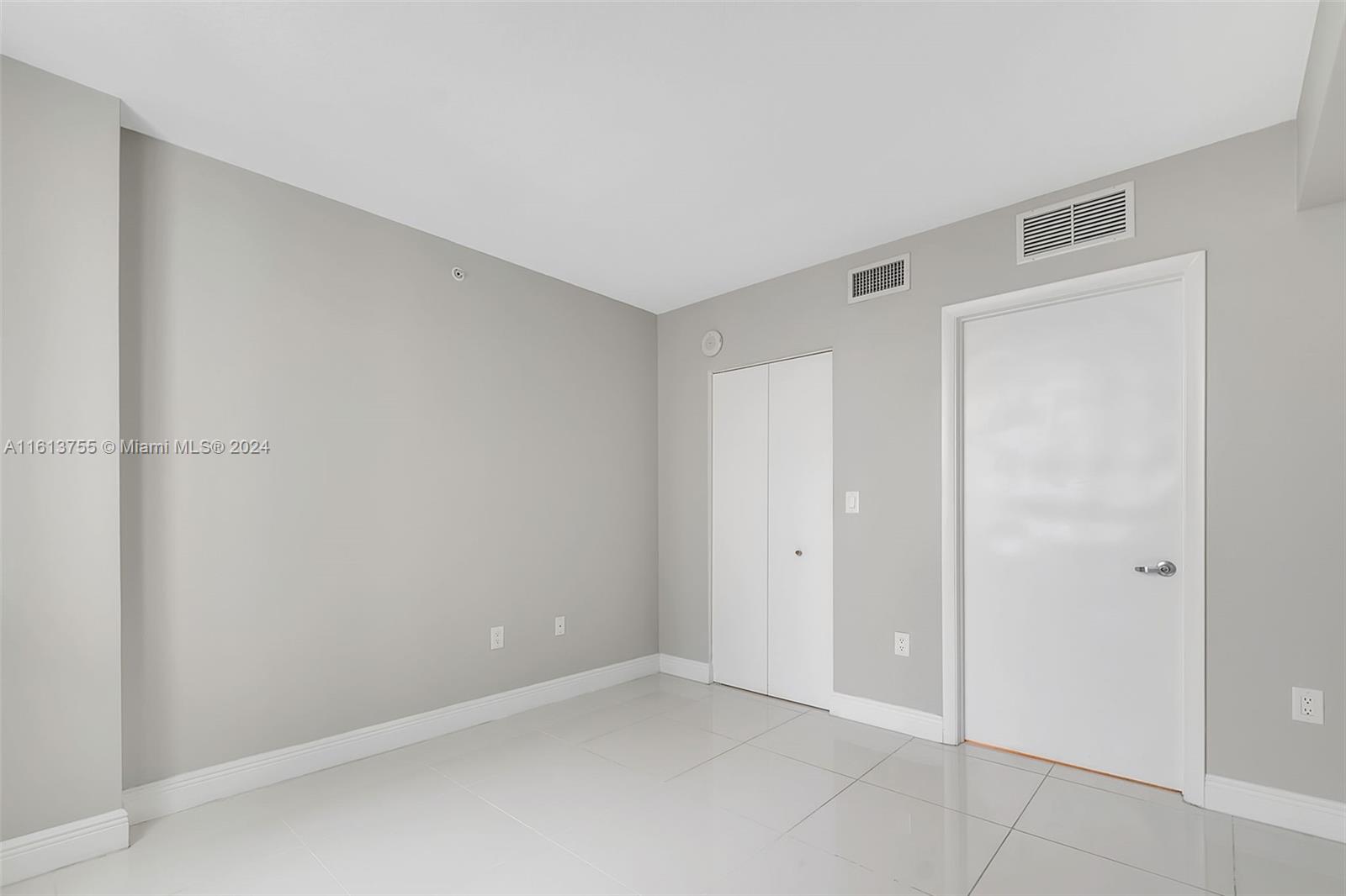 TERRAZAS RIVERPARK VILLAG - Residential