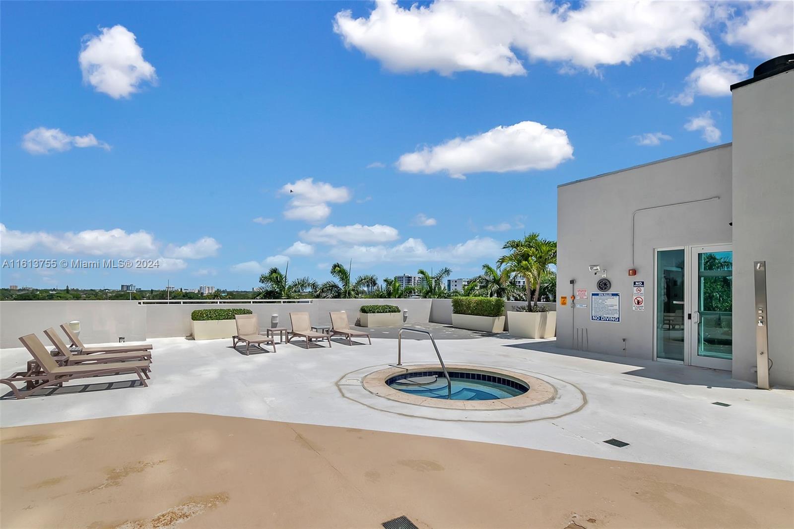 TERRAZAS RIVERPARK VILLAG - Residential