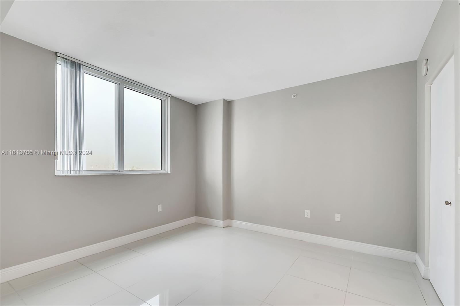 TERRAZAS RIVERPARK VILLAG - Residential