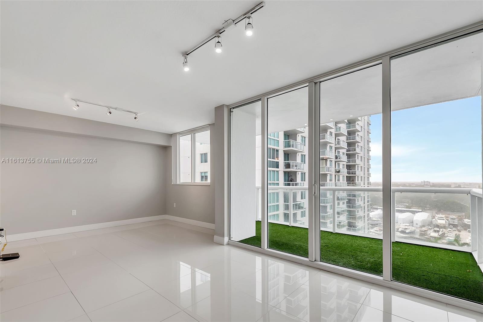 TERRAZAS RIVERPARK VILLAG - Residential