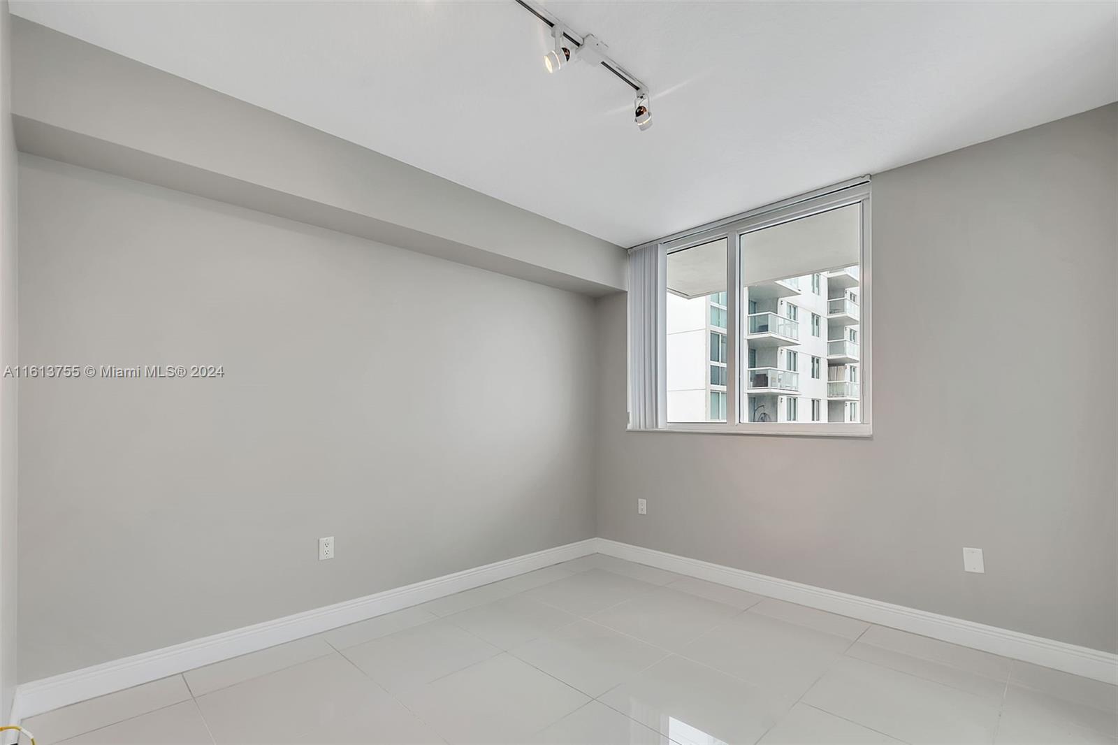 TERRAZAS RIVERPARK VILLAG - Residential