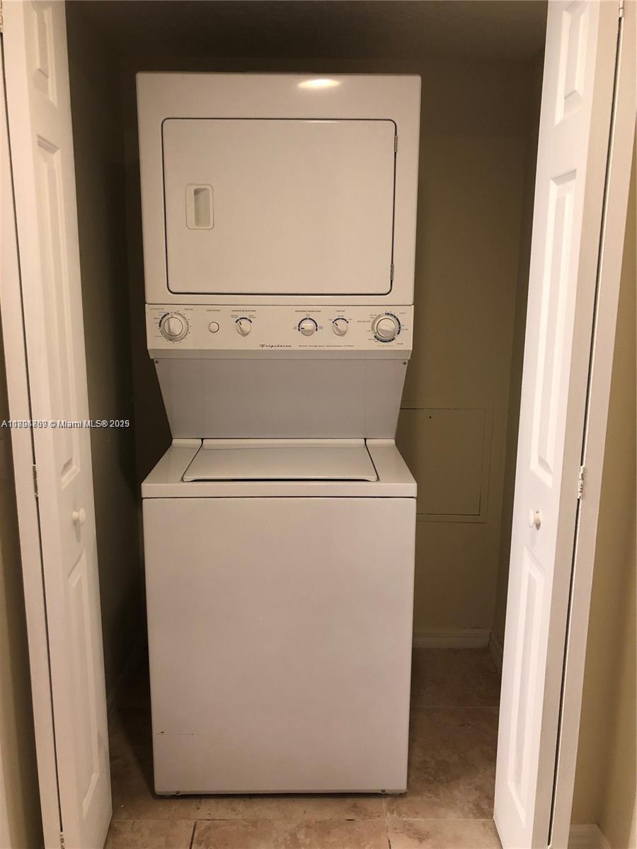 HALLANDALE BEACH PRIVATE - Residential Lease
