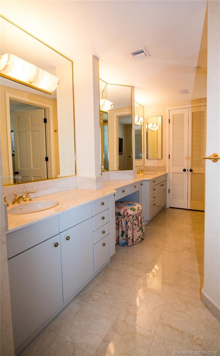 OCEANSIDE FISHER ISL COND - Residential