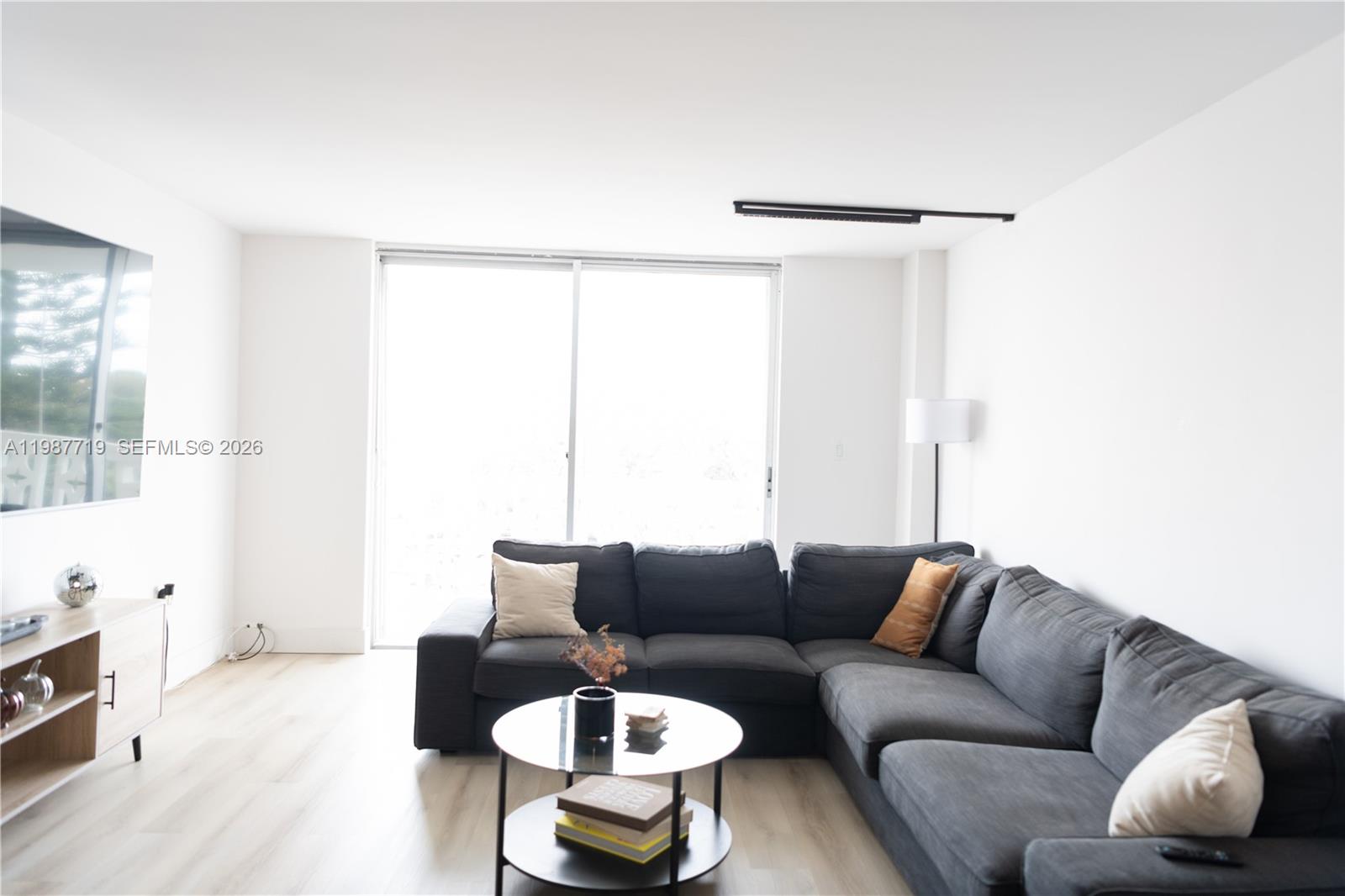 KEYSTONE HARBOR CLUB COND - Residential Lease