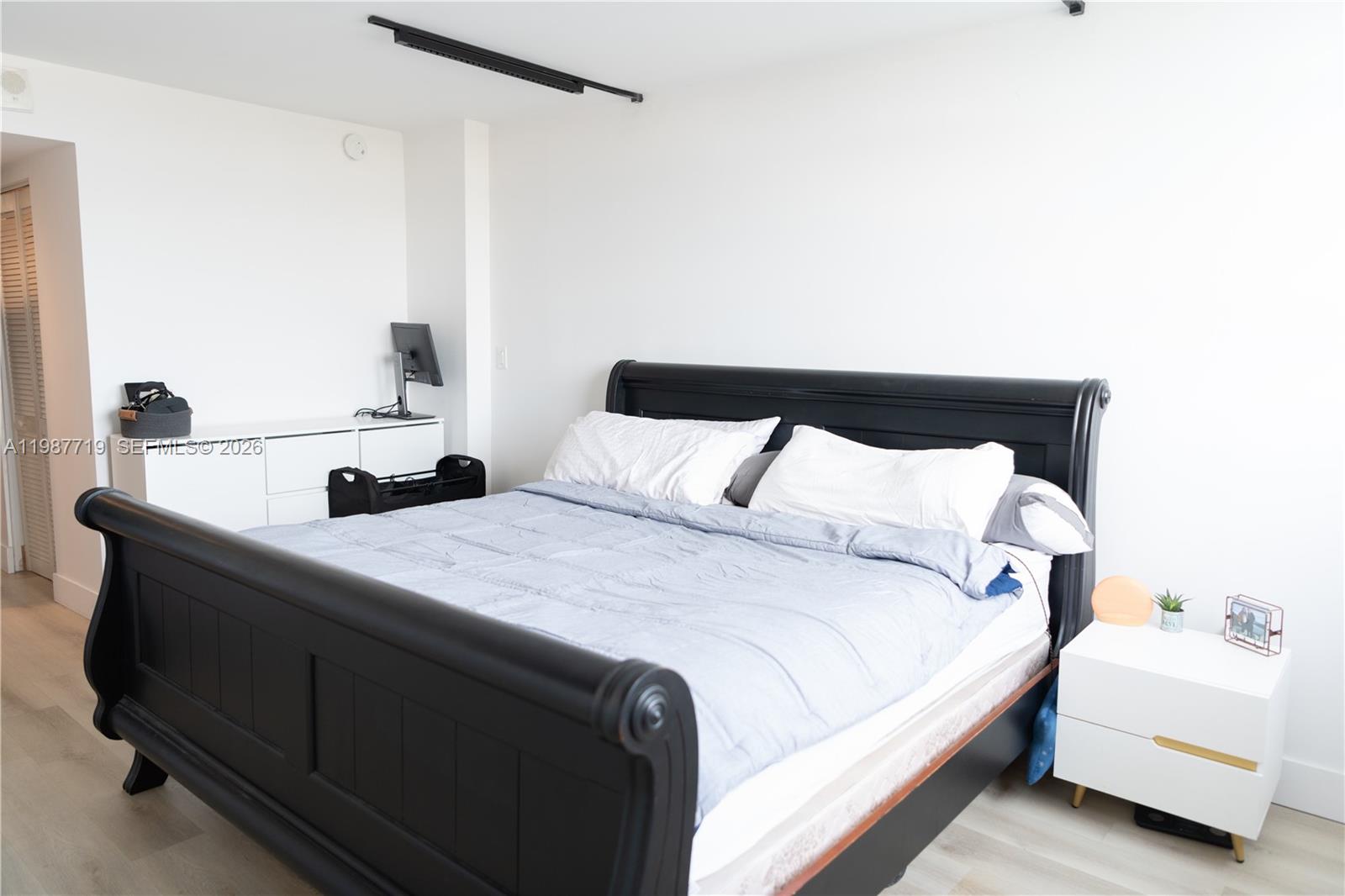 KEYSTONE HARBOR CLUB COND - Residential Lease