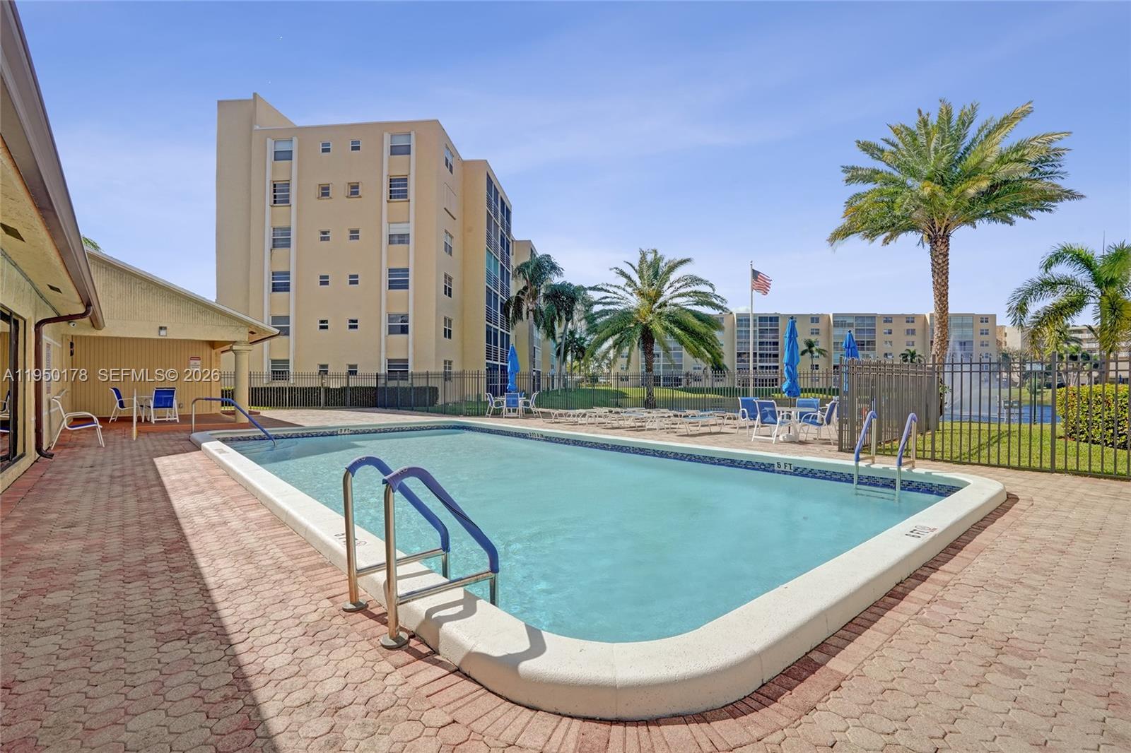 MEADOWBROOK LAKES VIEW CO - Residential