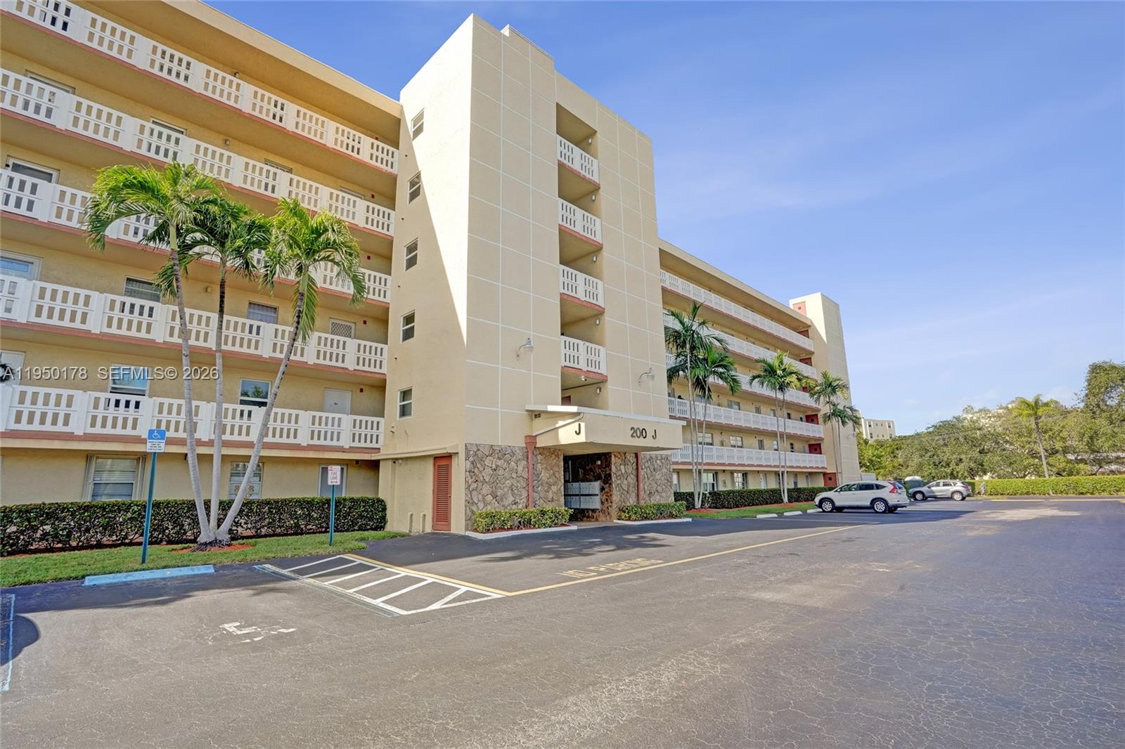 MEADOWBROOK LAKES VIEW CO - Residential