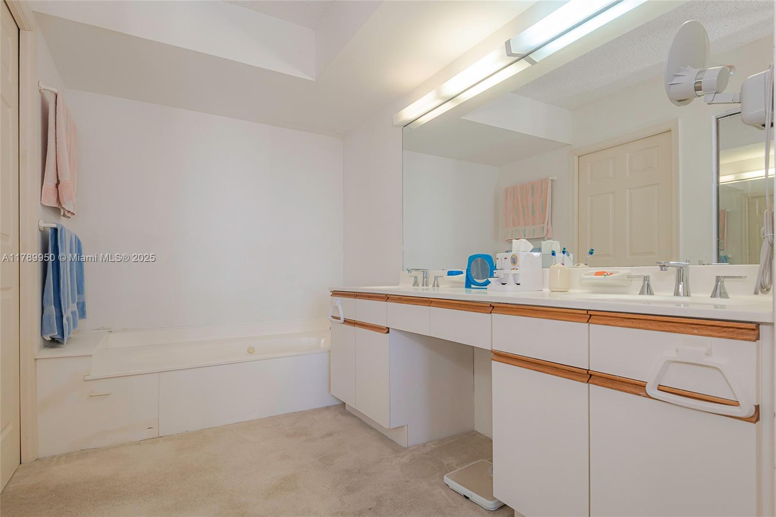 MYSTIC POINTE TOWER 500 C - Residential