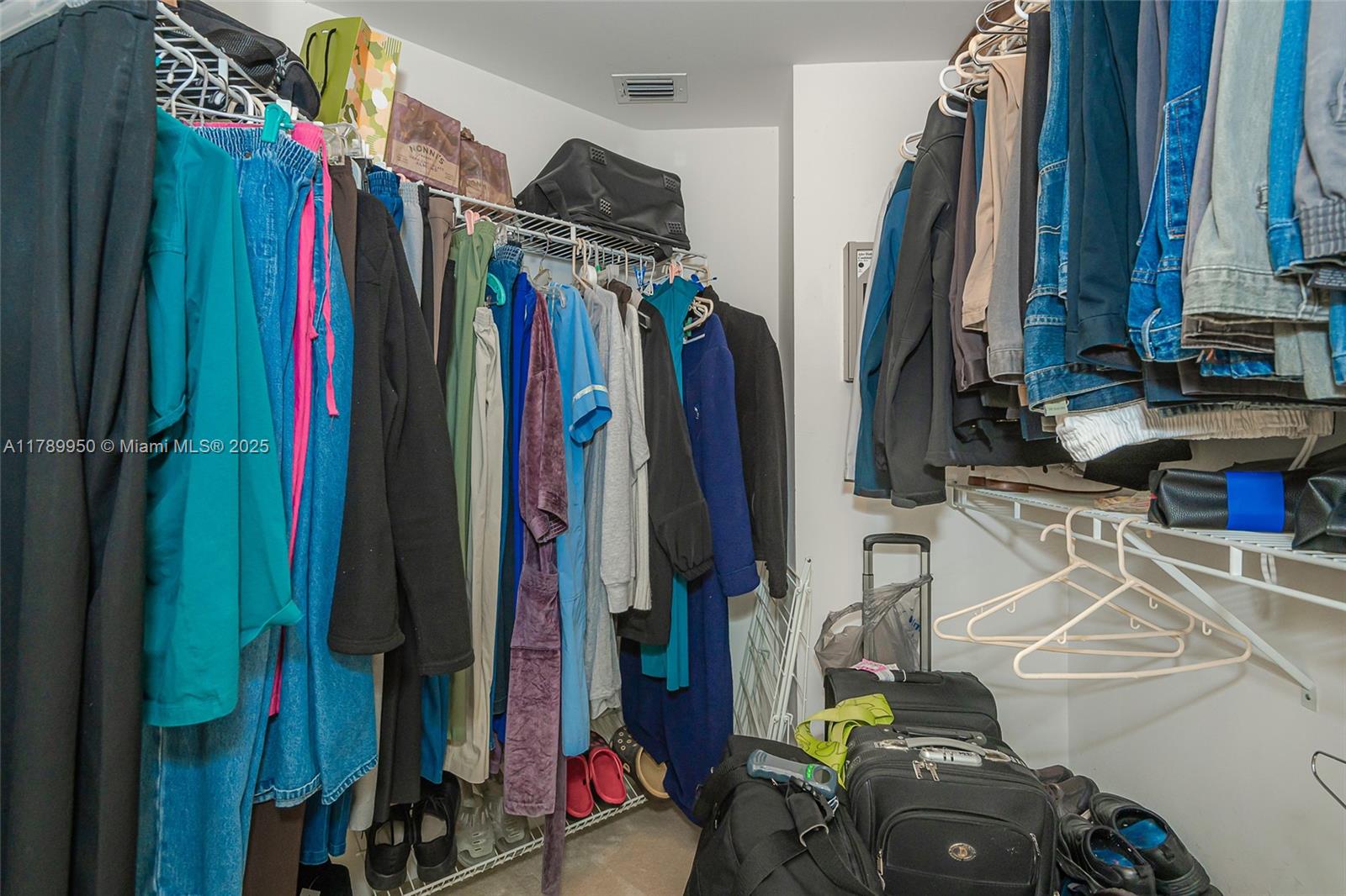 MYSTIC POINTE TOWER 500 C - Residential