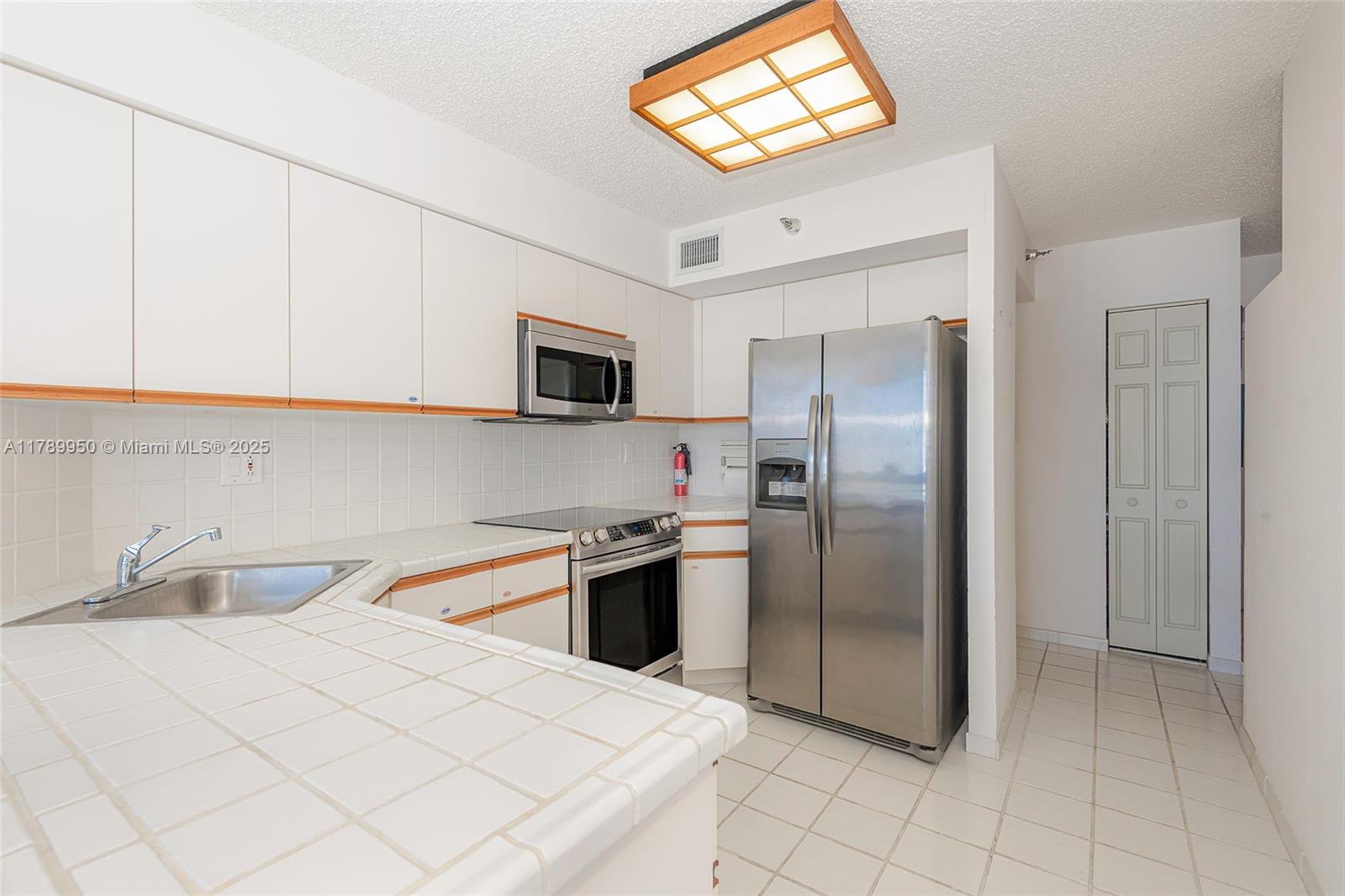 MYSTIC POINTE TOWER 500 C - Residential