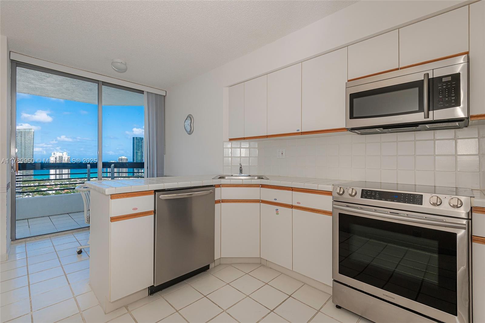 MYSTIC POINTE TOWER 500 C - Residential