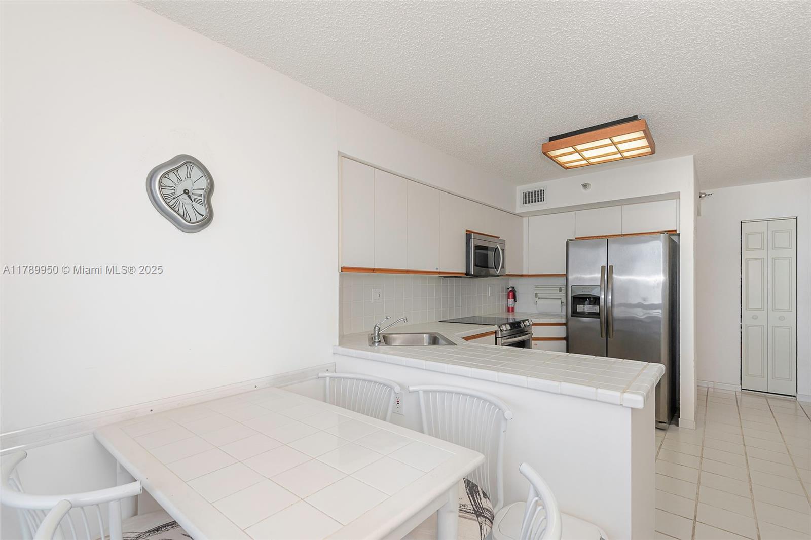 MYSTIC POINTE TOWER 500 C - Residential