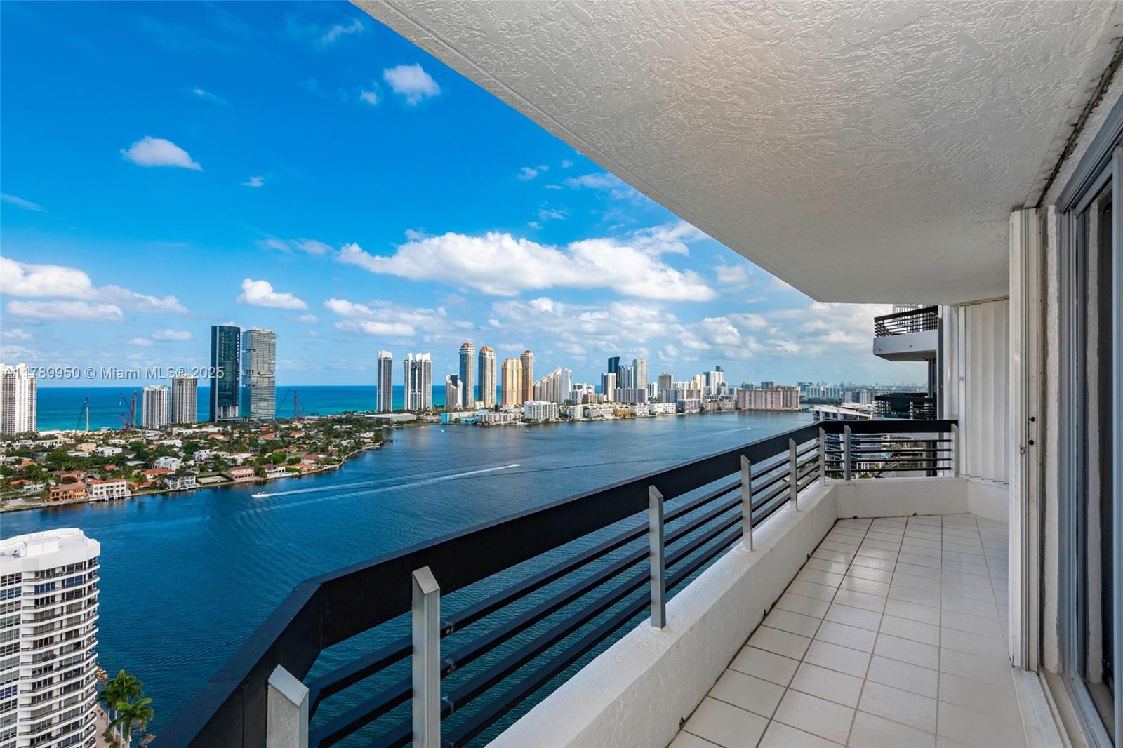 MYSTIC POINTE TOWER 500 C - Residential