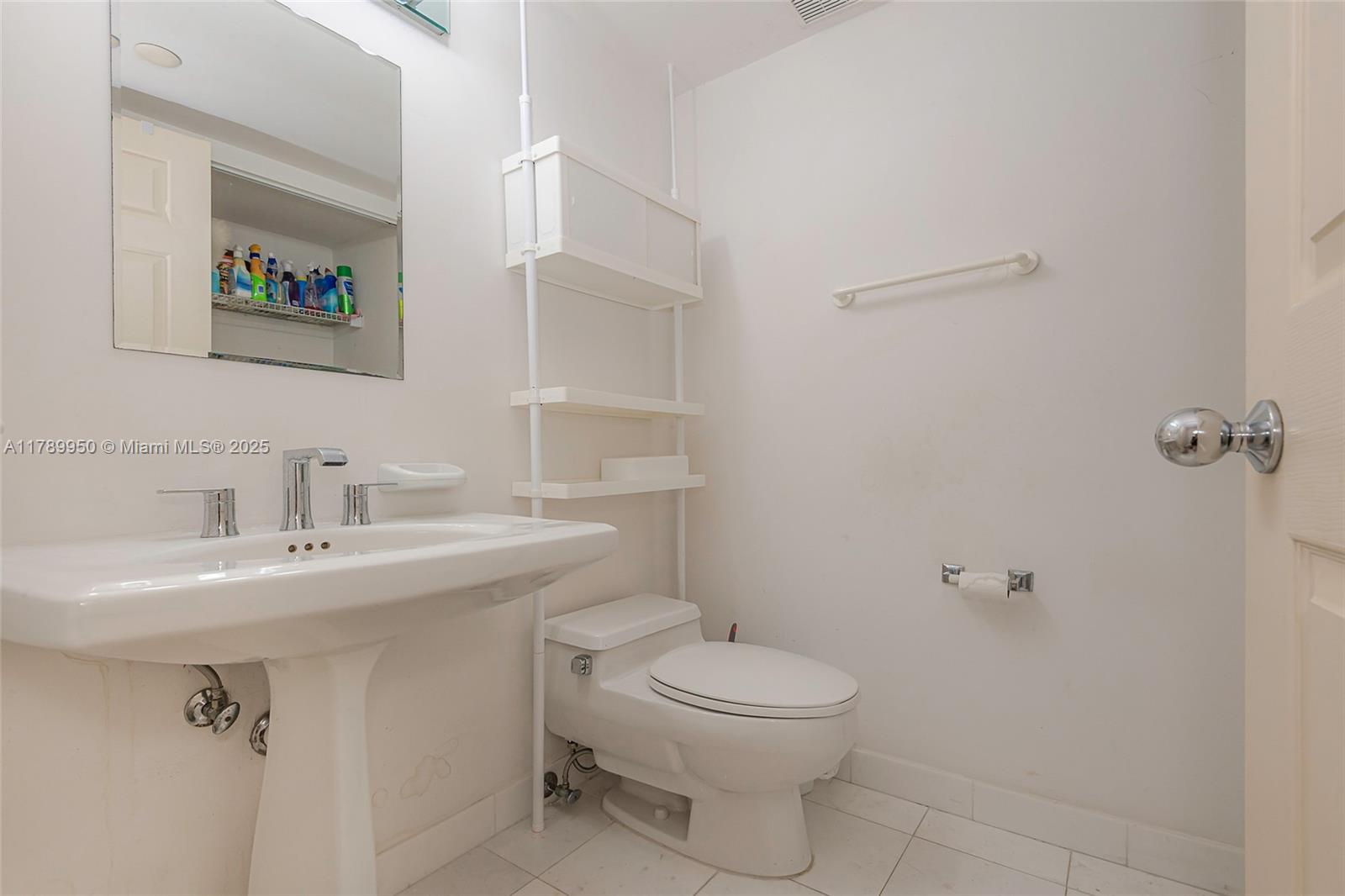 MYSTIC POINTE TOWER 500 C - Residential