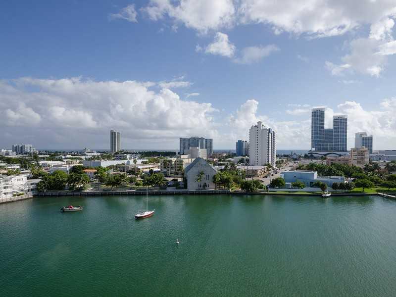 Beautiful 2/2 corner unit with stunning water views of Intracoastal and Bay from every room, hardwood floors throughout, spacious floor plan over 1500 Sq Ft, with floor to ceilings windows, large kitchen with water views while you cook, walk-in closets. T he maintenance includes: electricity, cable and A/C. No bills! Full service building with 24-hour security, great gym facing the bay, gorgeous water front pool, fabulous play room for kids, valet and Marina. 1 pet allowed up to 30 pounds at maturity.
