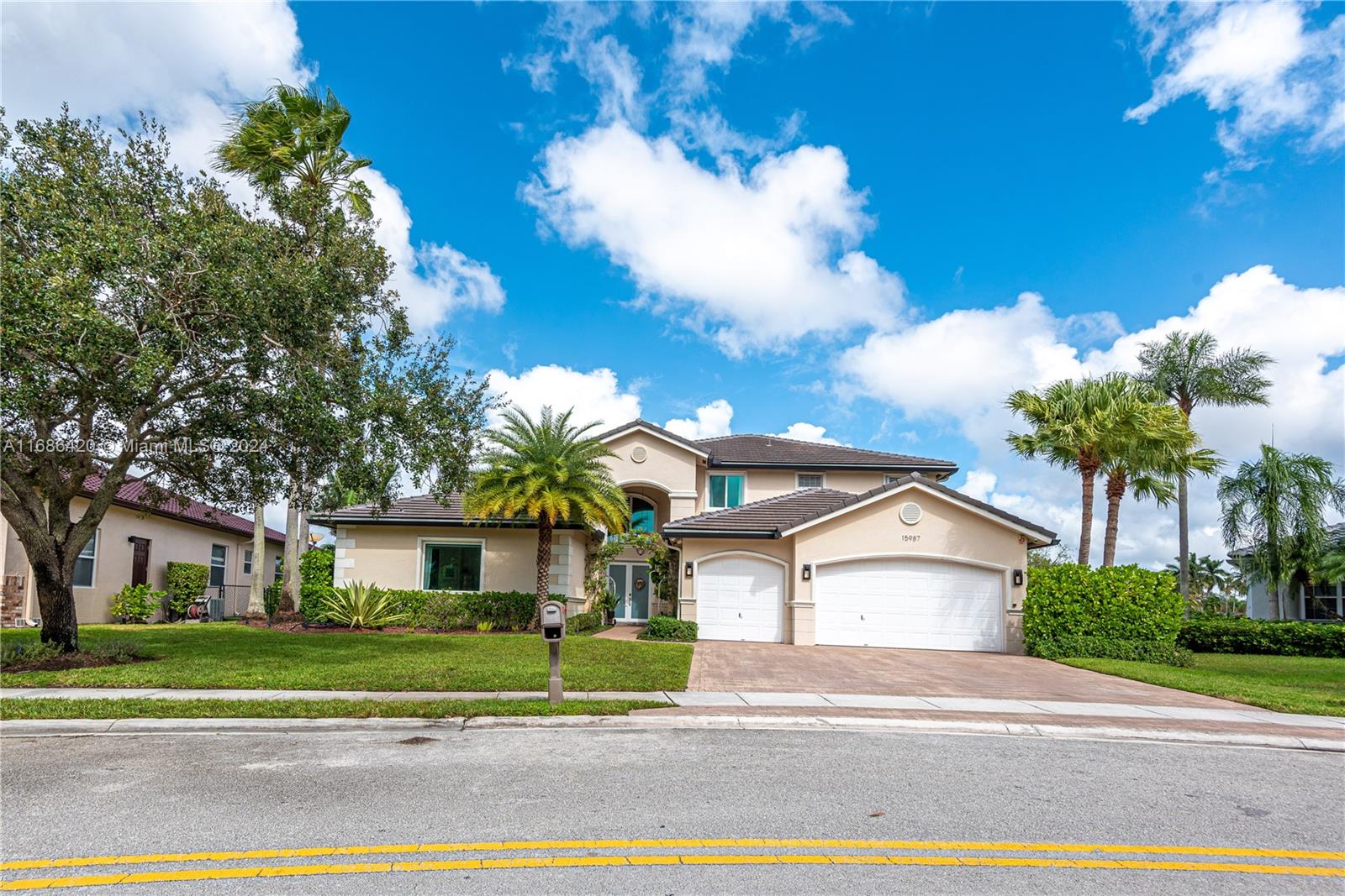 15987 Sw 6th St St, Pembroke Pines, Miami-Dade County, Florida - 4 Bedrooms  
4 Bathrooms - 