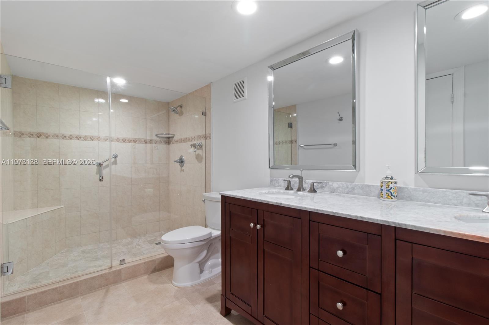 BLDG 8 OF COUNTRY CLUB AP - Residential