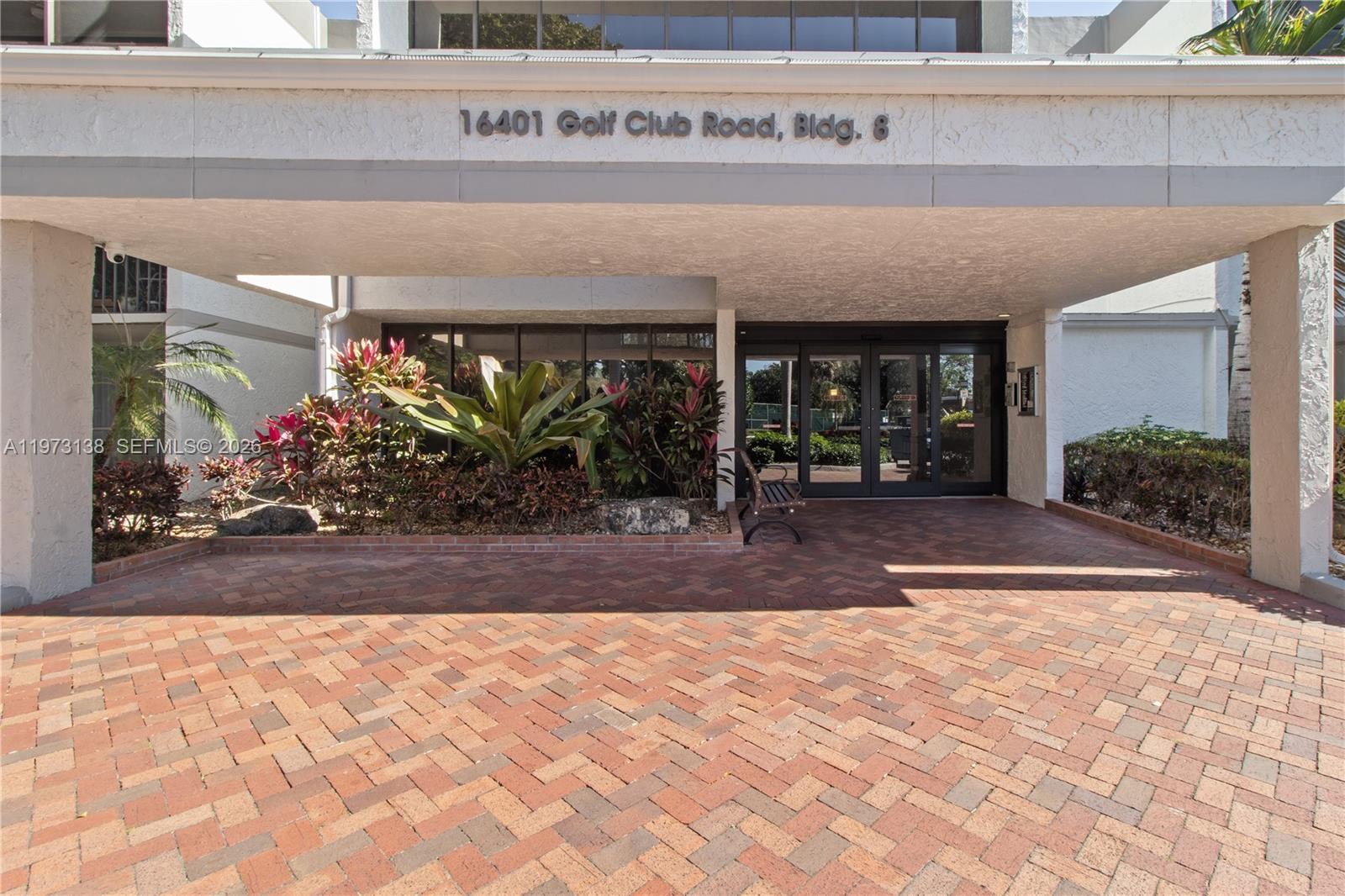 BLDG 8 OF COUNTRY CLUB AP - Residential