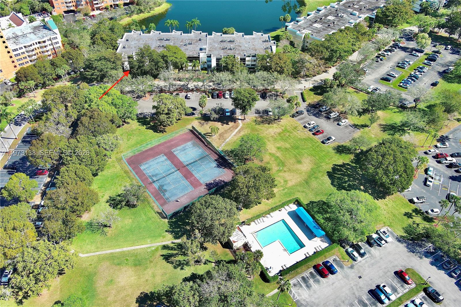 BLDG 8 OF COUNTRY CLUB AP - Residential