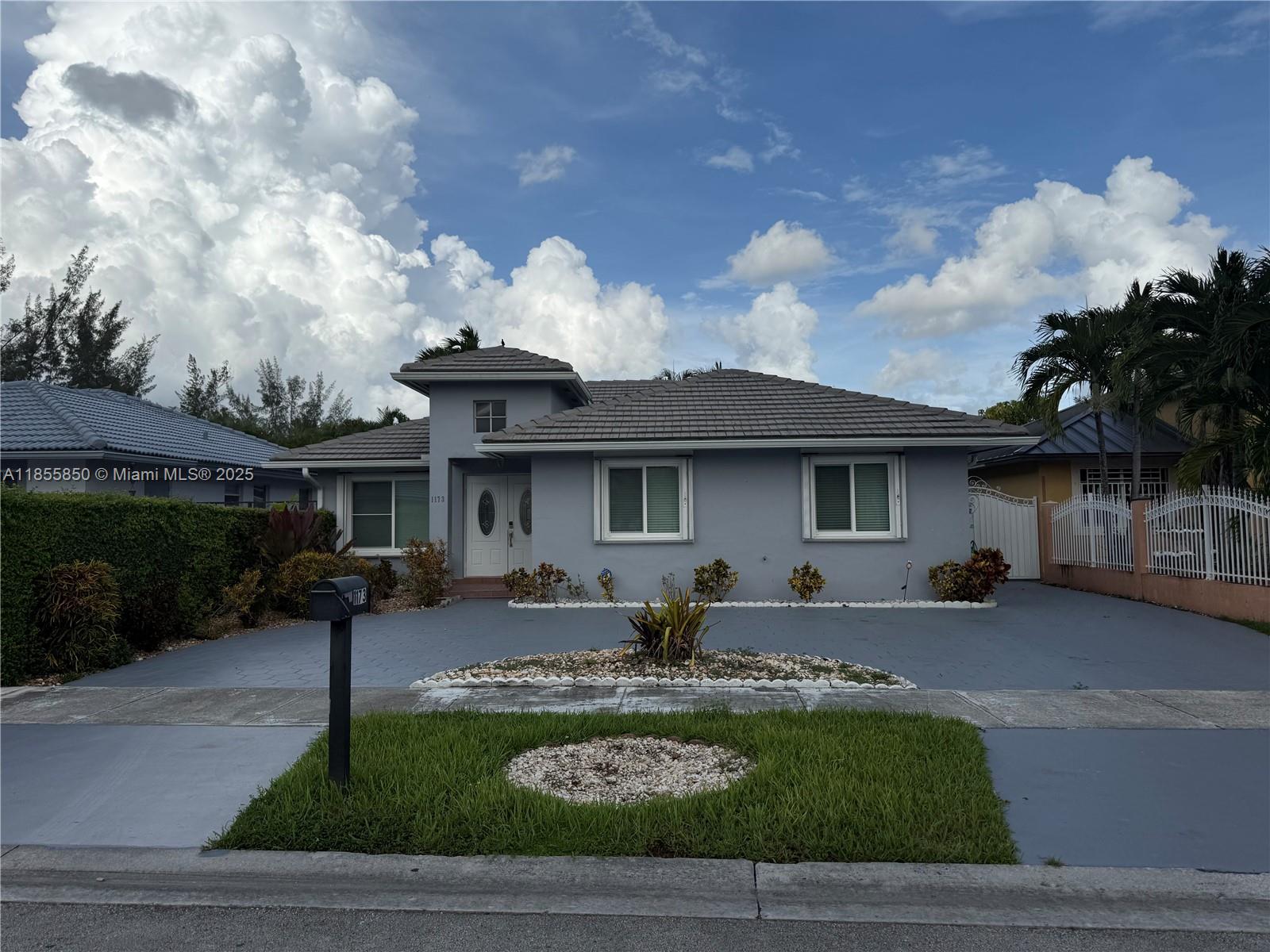 Great Location, Nice single family home 3 bedrooms, 2 bathrooms, move -in with First, last month and a deposit. easy to show.