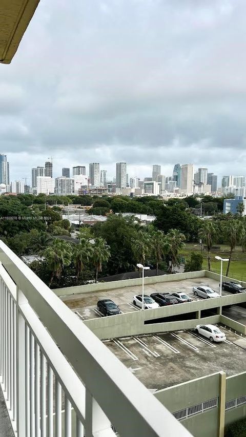 Condominium in Miami FL 816 11th St.jpg