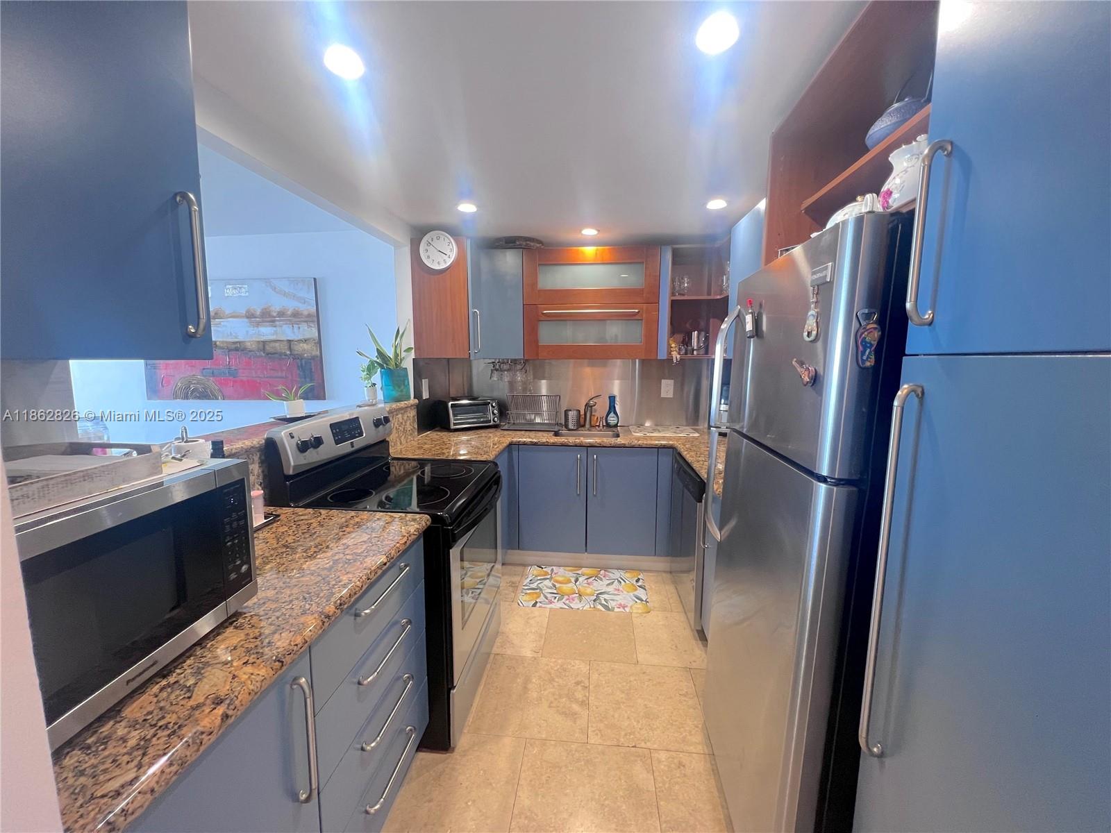 5838 CONDOMINIUM - Residential