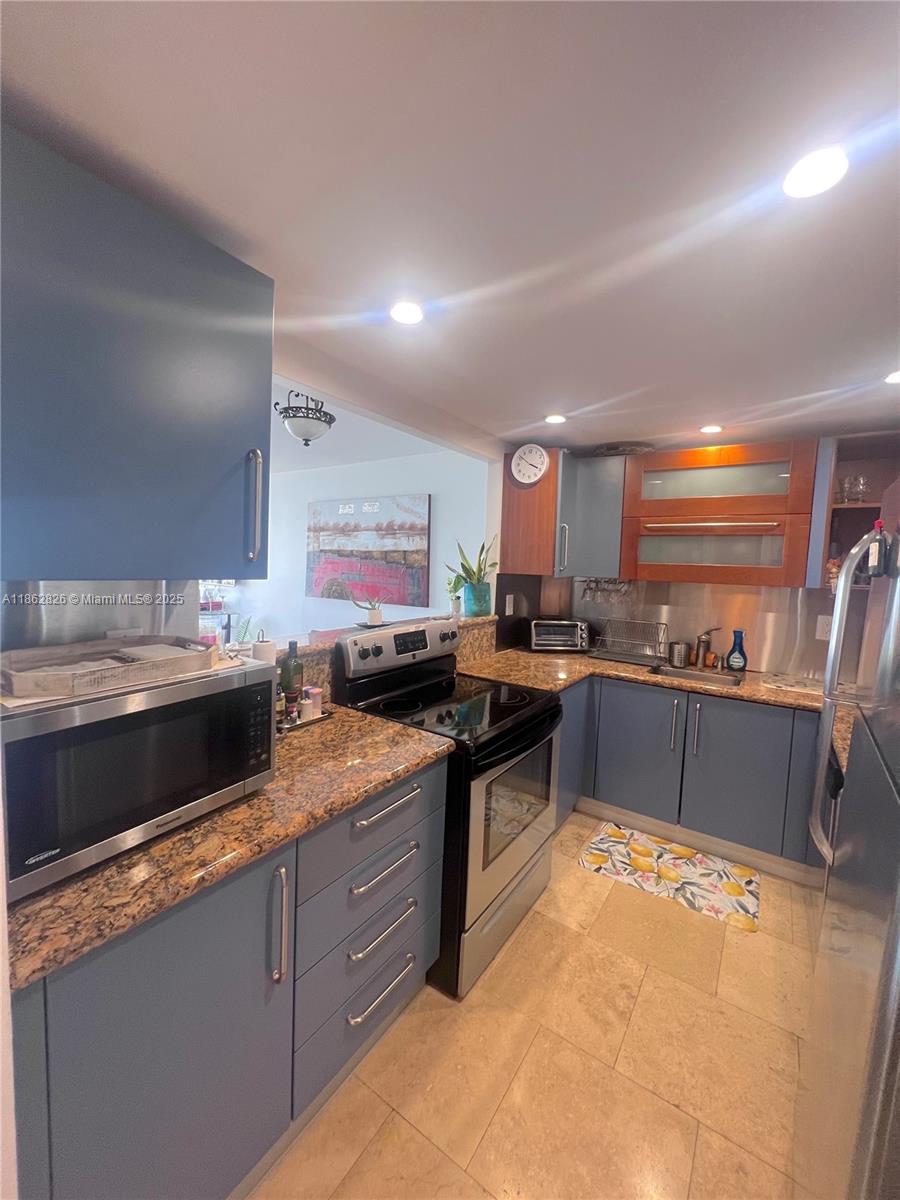 5838 CONDOMINIUM - Residential