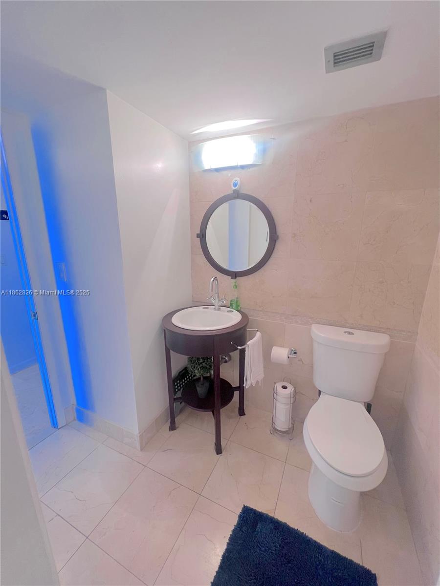 5838 CONDOMINIUM - Residential