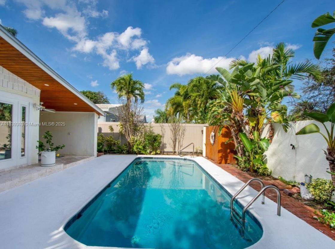 CHARMING HOME WITH HEATED POOL AND EXTRA-LARGE FAMILY OR GAME ROOM SPACE IN DESIREABLE LAKE RIDGE CLOSE TO EVERYTHING. THIS THREE BEDROOM THREE FULL BATHROOMS IS A COMPLETELY FENCED SANCTUARY. TONS OF LIGHT!! LAWN CARE AND POOL MAINTENACE INCLUDED IN THE RENT. EXTRA LARGE 48 INCH SUB ZERO FRIDGE AND FREEZER.