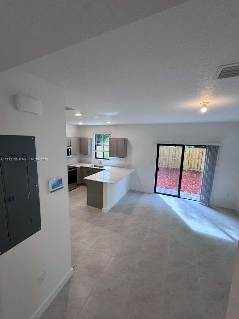 Palm Cay - Residential Lease