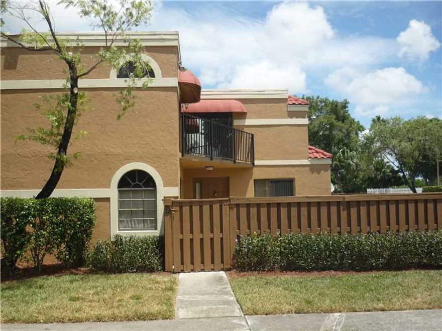 Awesome townhouse in great neighborhood, laminate wood flood and ceramic title floor, excellent location, close to schools and shopping.